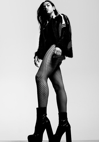 Dua Lipa wears Emilio Cavallini Tights